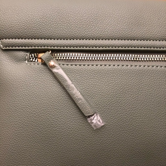 Francesca’s Harlow Olive Perforated Crossbody bag - Picture 4 of 12